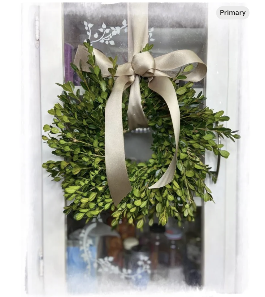 A Story of Elegance and Convenience: The Sisters' New Year's Eve Solution